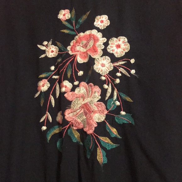 Beautiful navy button down with flower embroidery - Picture 3 of 6
